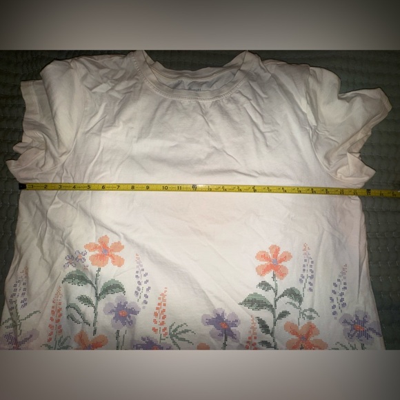 L.L. Bean Signature cream Flowy T with faux floral embroidery. Size XL. EUC - Picture 4 of 10